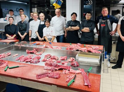 Messer schäften und Lämmer zerlegen