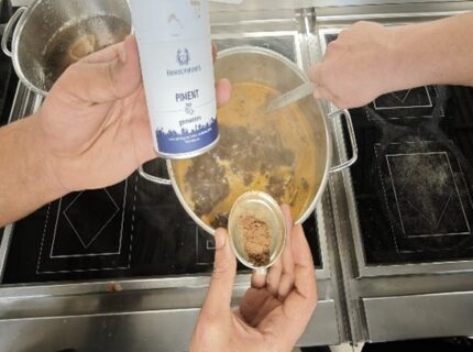 Step by Step – so gelingt Wildrahmsuppe mit Ravioli